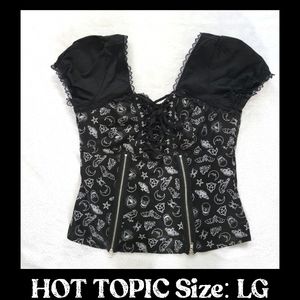 (NWOT) HOT TOPIC/ Size: LG/ Black and White Symbols Top